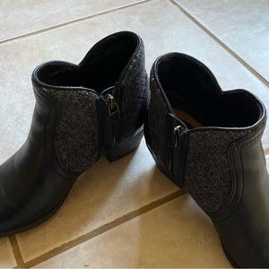 Ariat black leather bootie sz 7 LIKE NEW